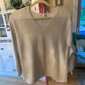 EUC Ella Moss Cream Knit Top
